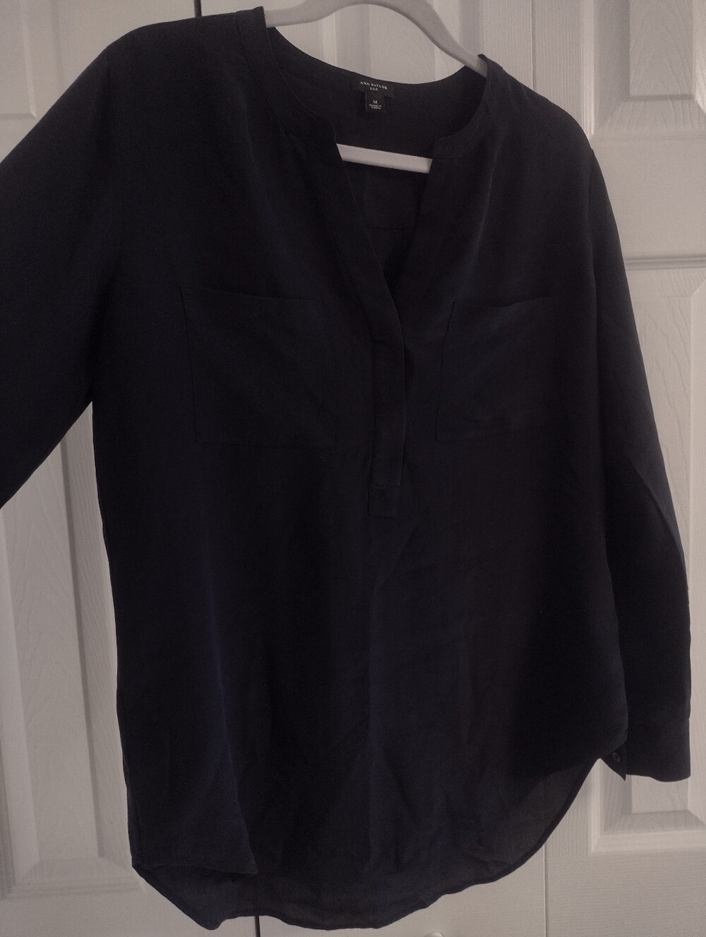 Ann Taylor 100% Silk Black Long-Sleeve V-Neck Tunic Top Sz M